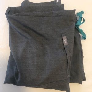 FIGS SET - Graphite Gray Women’s Small Scrubs